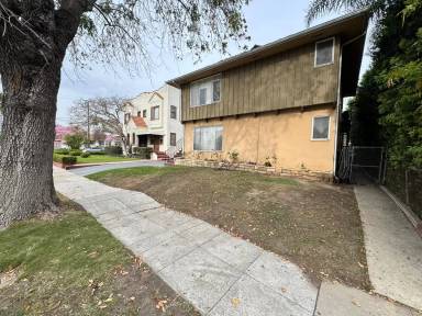 Main picture of 3912 1/2 Prospect Ave