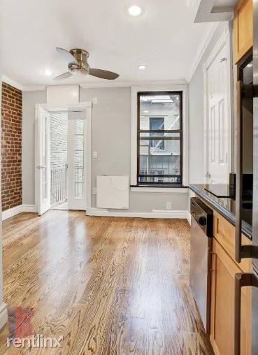 Main picture of 439 W 50th St