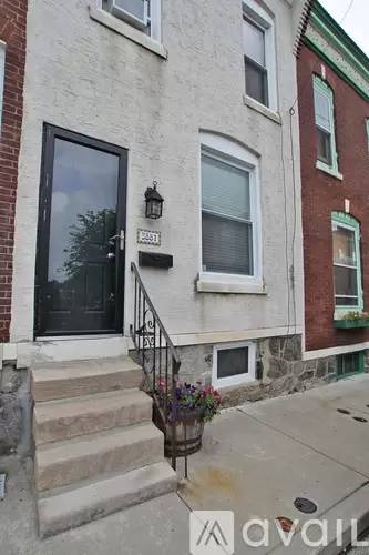 Main picture of 3881 Manor St