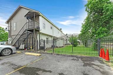 Main picture of 587 Florida Ave SE