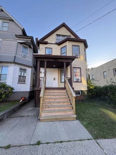 Main picture of 218 Easton Ave