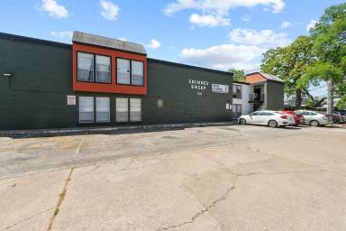 Main picture of 105 W 38th 1/2 St