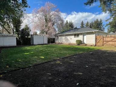 Main picture of 12430 SE Market St