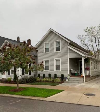 Main picture of 947 Jefferson Ave