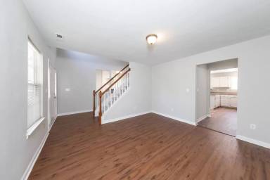Main picture of 4001 Cedarwood Ln