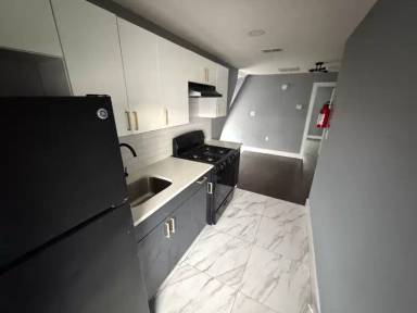 Main picture of 276 S 11th St