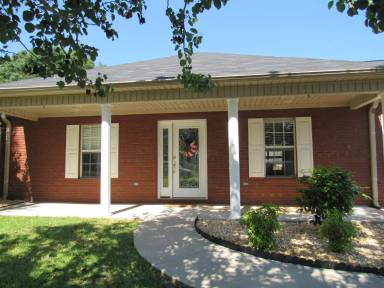 Main picture of 113 Fox Chase Dr
