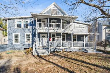 Main picture of 113 S Grove St