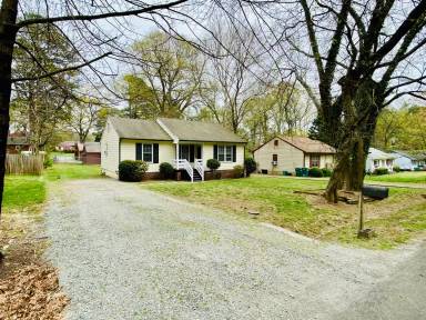 Main picture of 7513 Hawthorne Ave