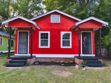 Main picture of 922 Randall St