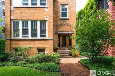 Main picture of 3826 N Monticello Ave