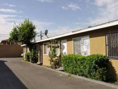 Main picture of 4538 W Imperial Hwy