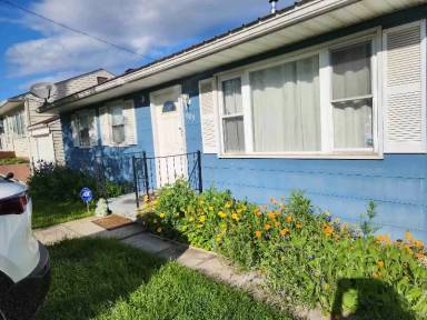 Main picture of 625 State Cir