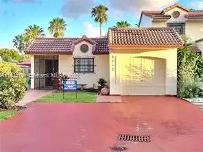 Main picture of Townhomes Of Country Lake