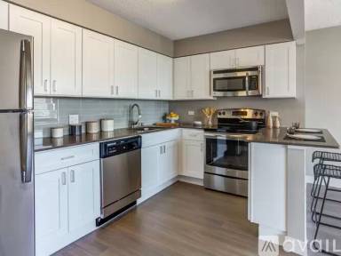 Main picture of 2555 N Clark Apartments