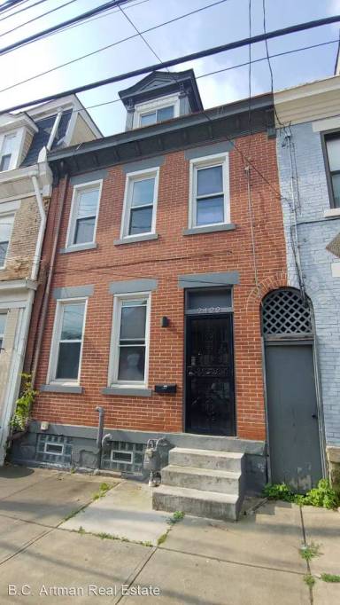Main picture of 2414 Jane St