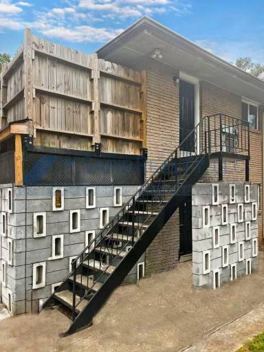 Main picture of 3300 College St