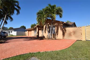 Main picture of 14971 SW 71st St