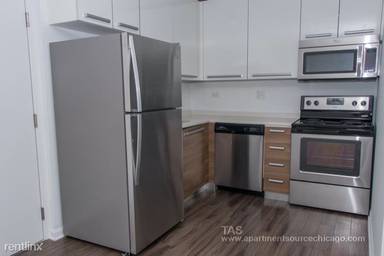 Main picture of 925 W Carmen Ave