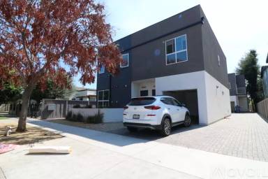 Main picture of 14200 Erwin St