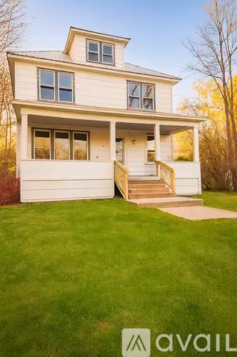 Main picture of 325 Main St
