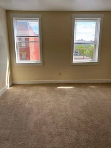 Main picture of 131 E 14th St