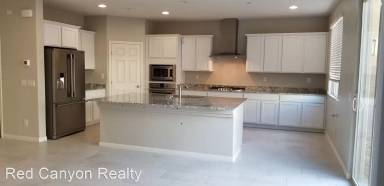 Main picture of 2922 Tremont Ave