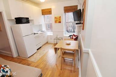 Main picture of 39 Christopher St
