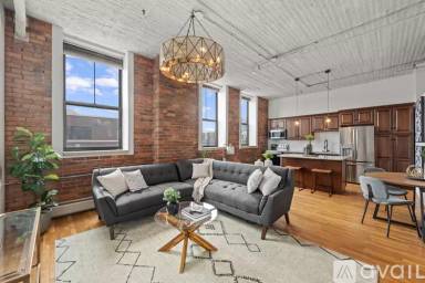 Main picture of 2261 Blake St
