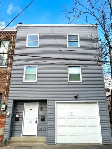 Main picture of 1139 Spring Garden St
