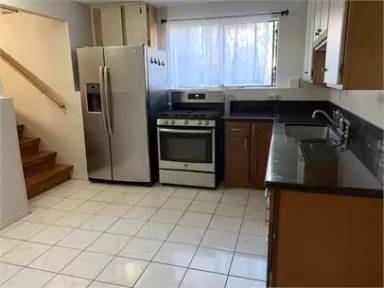 Main picture of 890 Olena St
