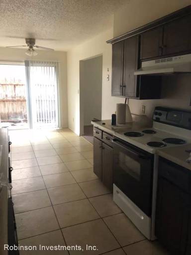 Main picture of 900-902 SW 97th St