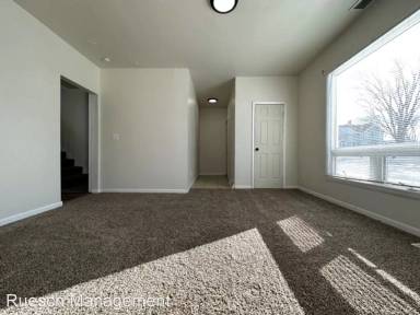 Main picture of 401 E Hancock St