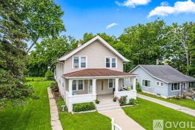 Main picture of 135 Lake St