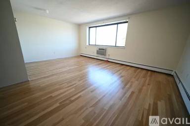 Main picture of 20 Riverside St