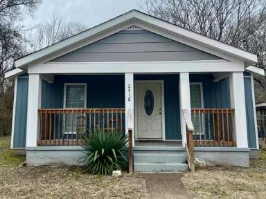 Main picture of 2418 Taylor St