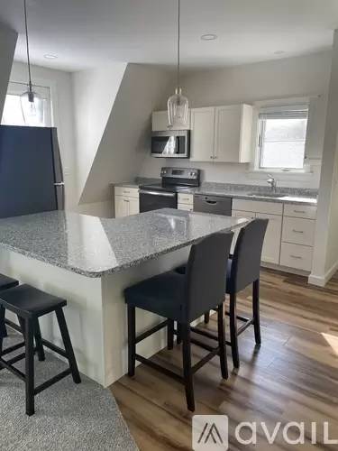 Main picture of 329 Summer St