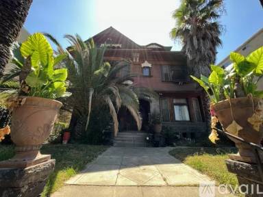 Main picture of 826 S Burlington Ave