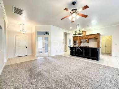 Main picture of 2705 SE 39th St