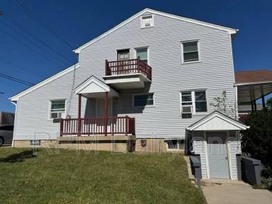 Main picture of 653 S 69th St