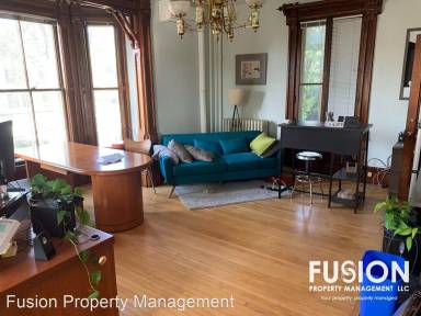 Main picture of 337 College St