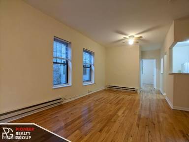 Main picture of 654-64 W Cornelia Ave