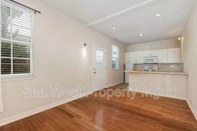 Main picture of 208 Sanford St