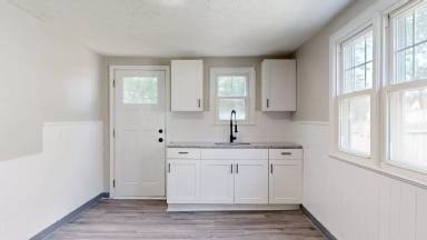 Main picture of 18508 Rockland Ave