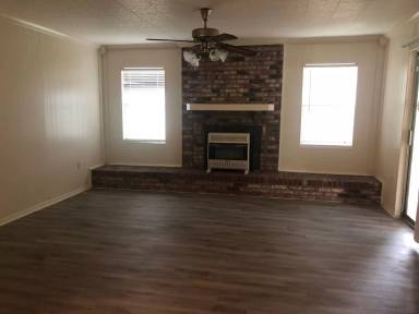 Main picture of 1745 Woody Dr