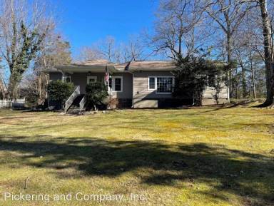 Main picture of 303 Oakdale Rd