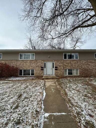 Main picture of 915 College Ave