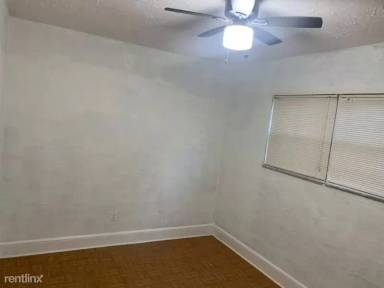 Main picture of 325 N L St