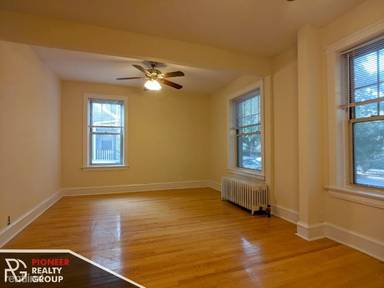 Main picture of 1601-15 W Berteau Ave Apartments