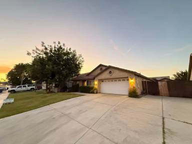 Main picture of 9412 Manihiki Ave